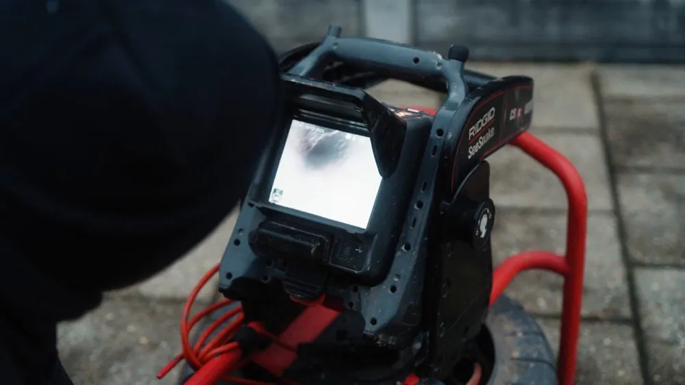 Camera-inspectie van een rioolbuis